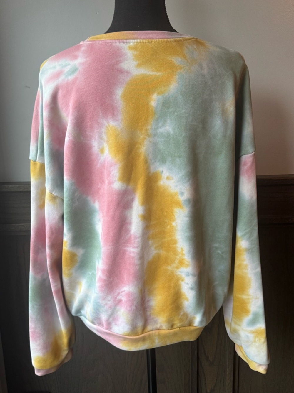LE LIS Nordstrom Chic Tie-Dye Sweatshirt Top Large EUC - Picture 3 of 6
